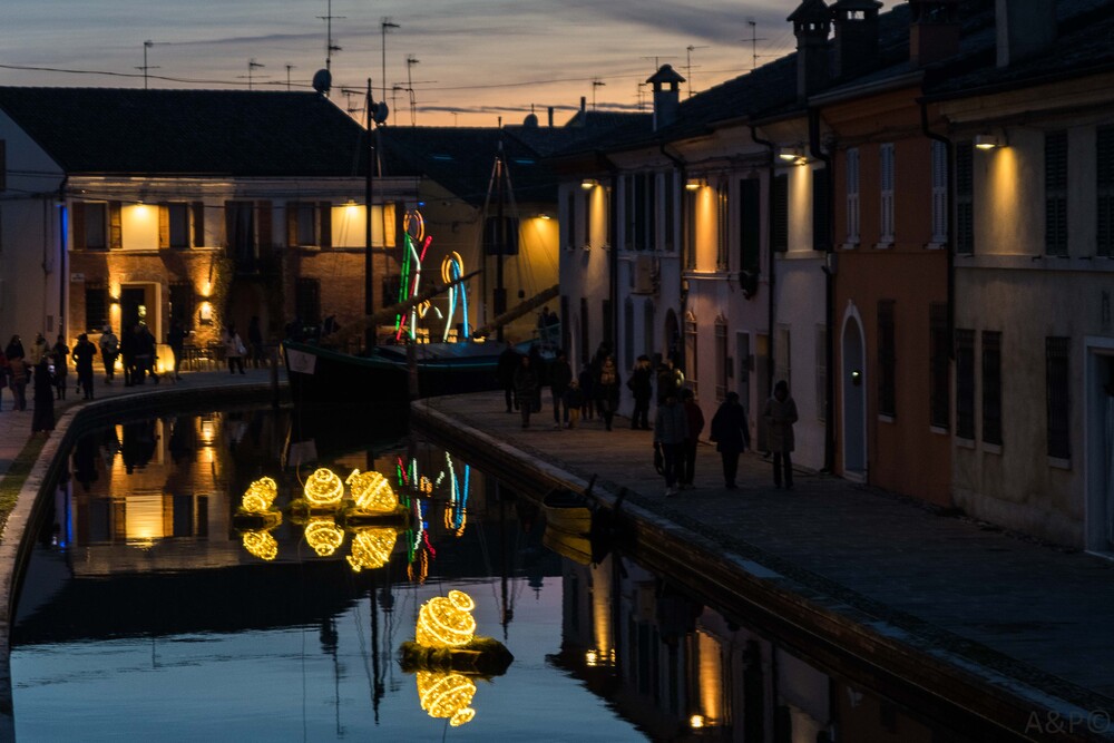 Natale sull'acqua Comacchio 2025 direzione creativa I-DEA