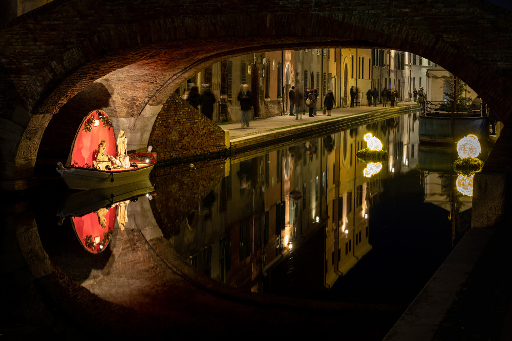 Natale sull'acqua Comacchio 2025 direzione creativa I-DEA